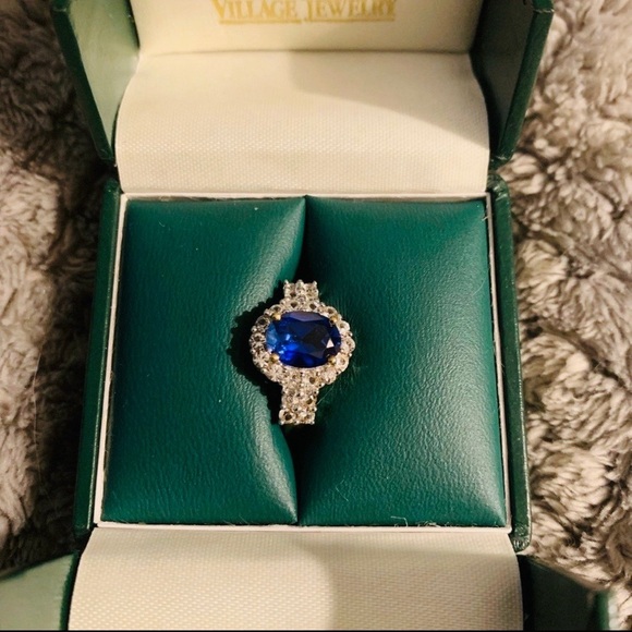 VINTAGE 10K YELLOW GOLD SAPPHIRE AND DIAMOND RING - Picture 4 of 8